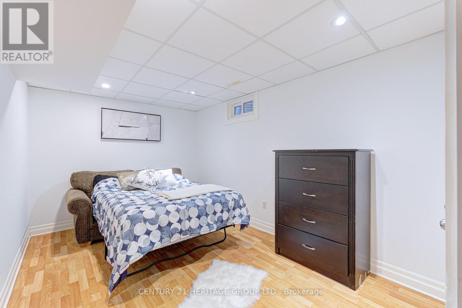5 TOTTENHAM COURT - 33