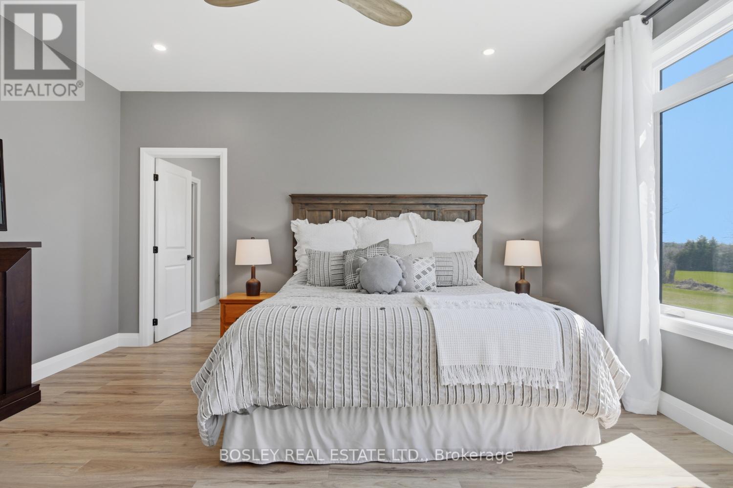 3922 KENNEDY ROAD - 23