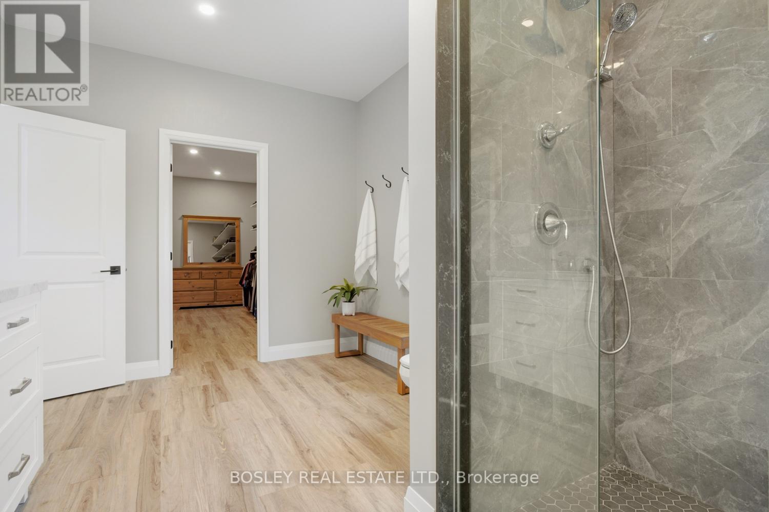 3922 KENNEDY ROAD - 26