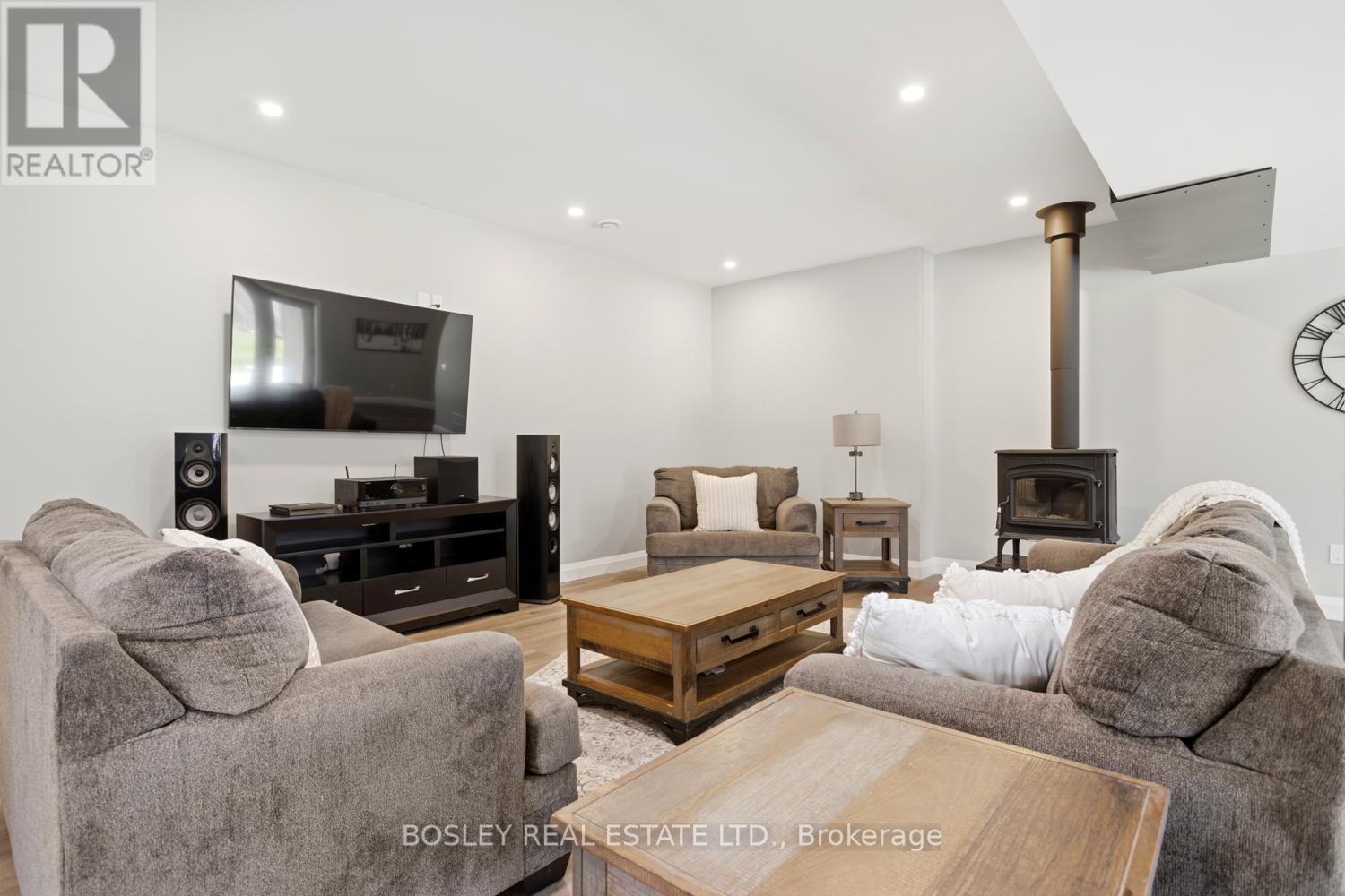 3922 KENNEDY ROAD - 38