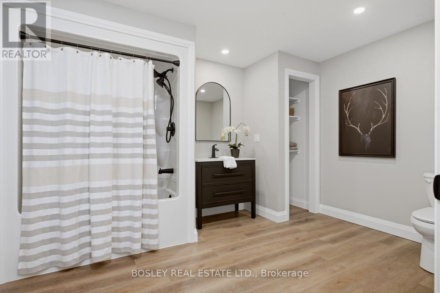 3922 KENNEDY ROAD - 33