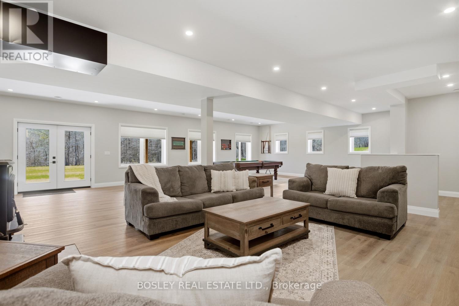3922 KENNEDY ROAD - 39