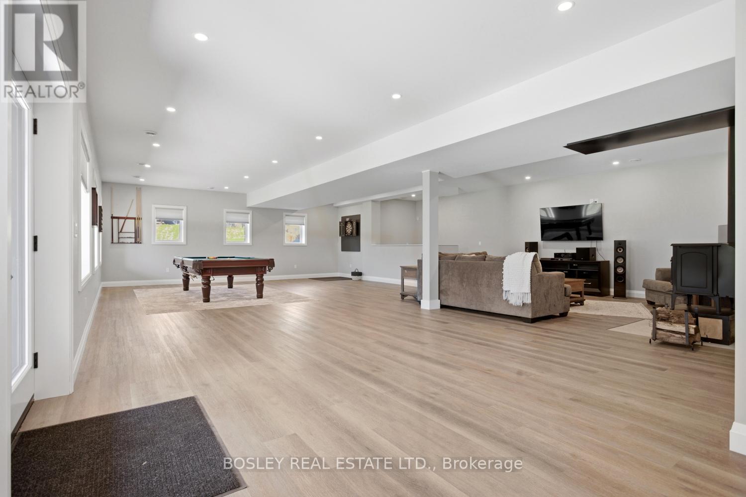 3922 KENNEDY ROAD - 35