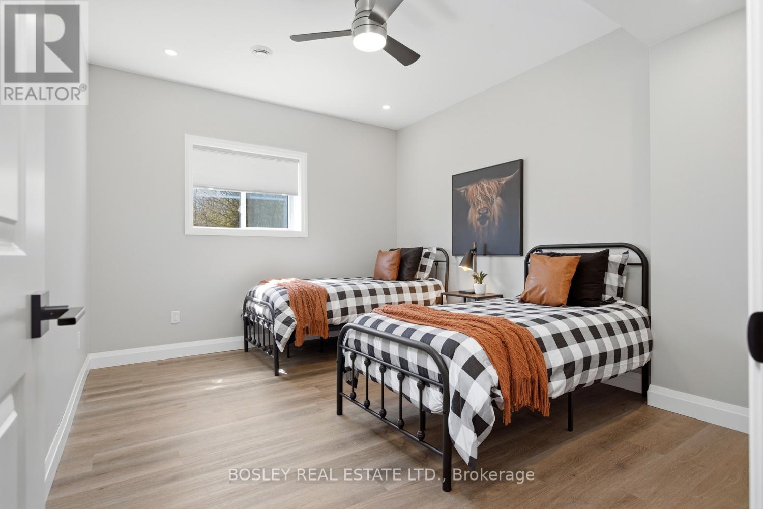 3922 KENNEDY ROAD - 32
