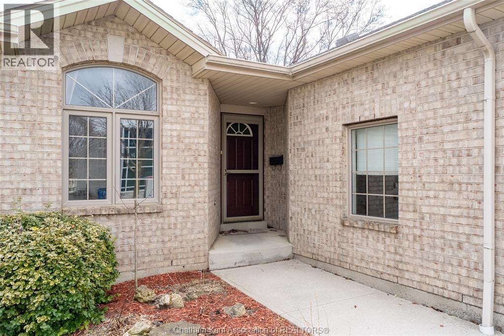 8 MCINTOSH AVENUE - 2