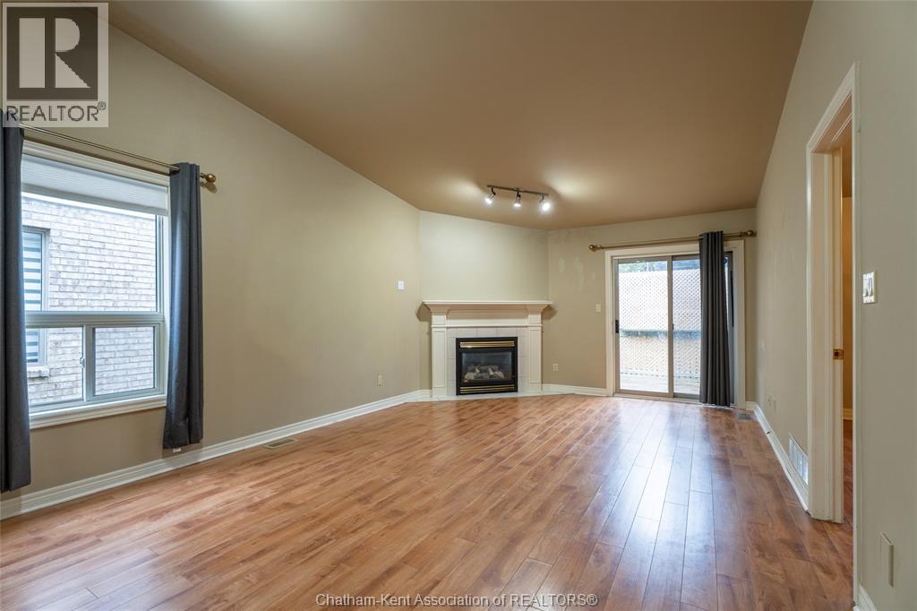 8 MCINTOSH AVENUE - 12