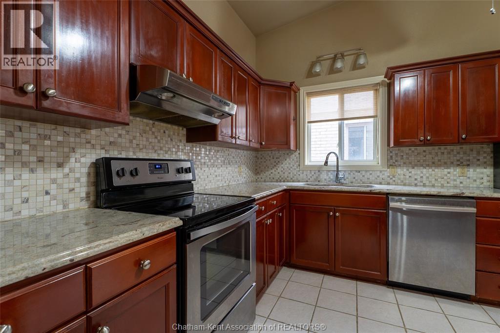 8 MCINTOSH AVENUE - 9