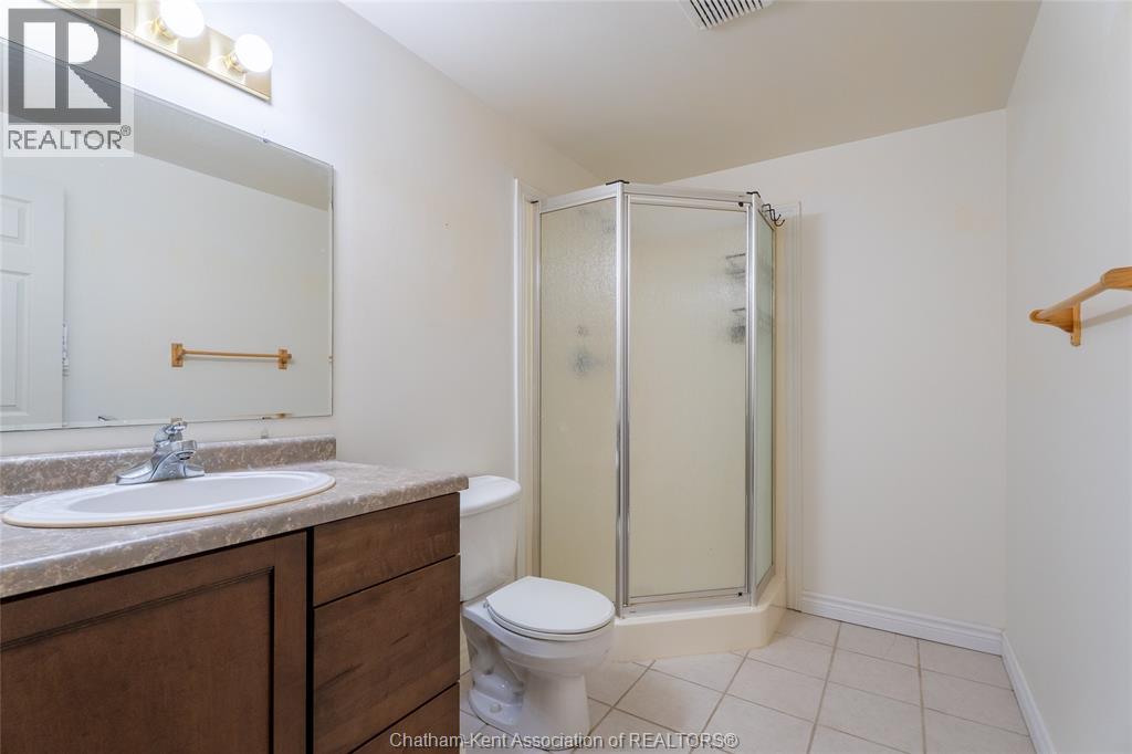 8 MCINTOSH AVENUE - 32
