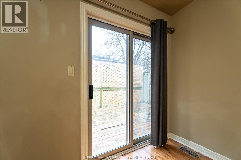 8 MCINTOSH AVENUE - 41