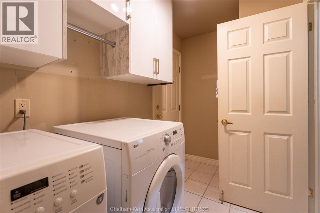 8 MCINTOSH AVENUE - 24
