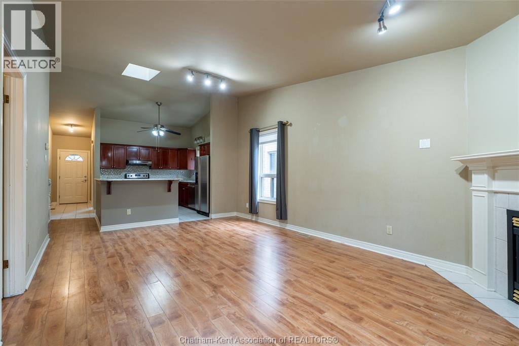 8 MCINTOSH AVENUE - 13