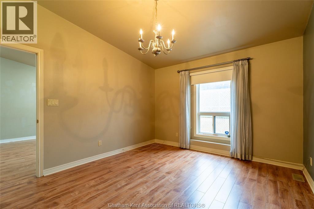 8 MCINTOSH AVENUE - 17