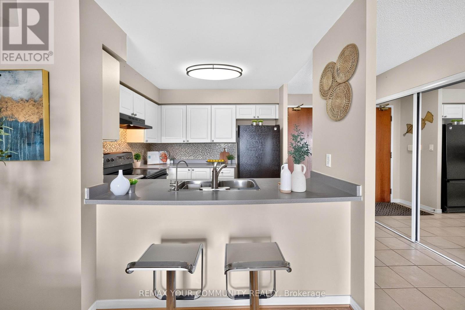 #721 3 ELLESMERE STREET - 21