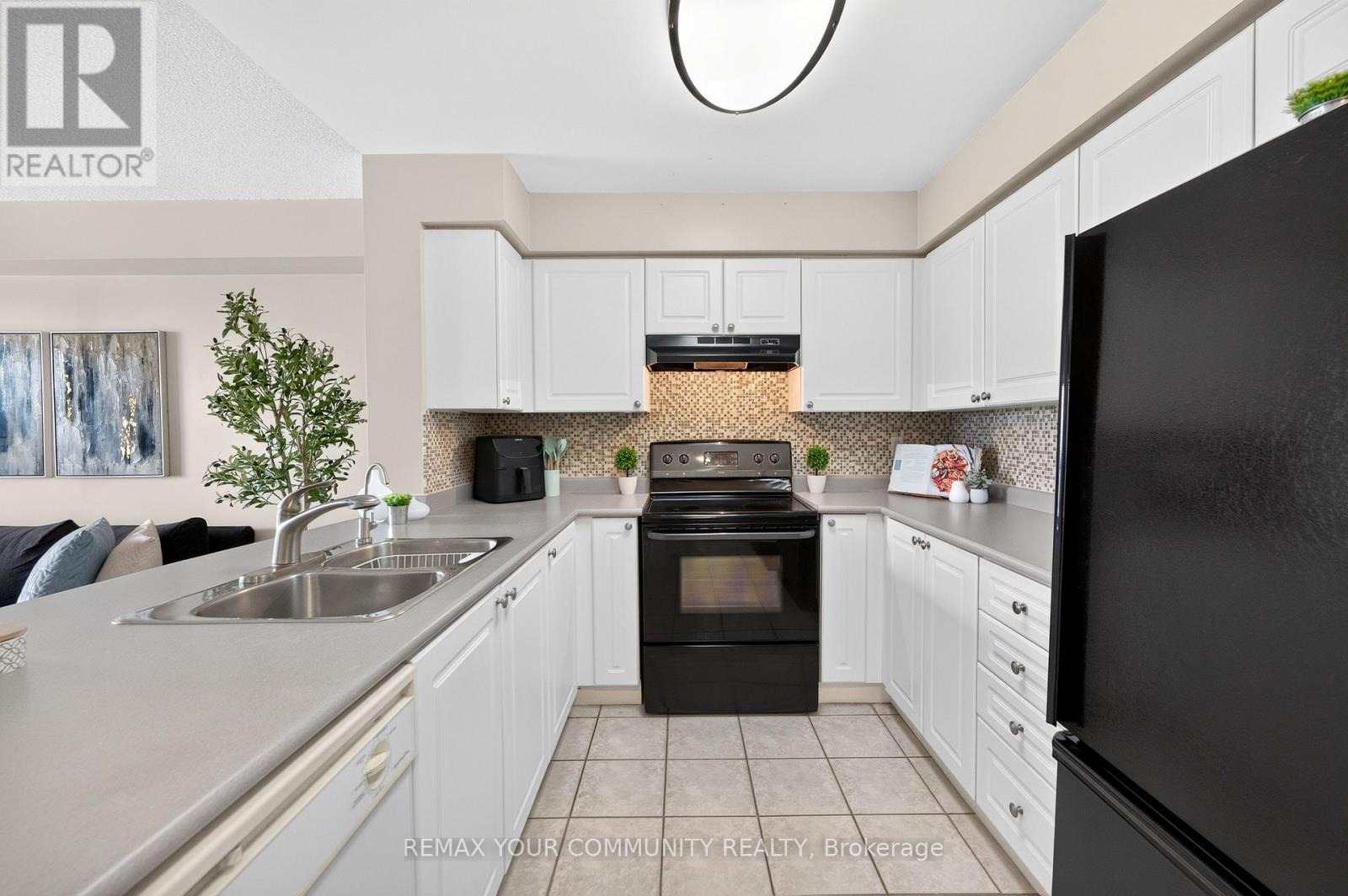 #721 3 ELLESMERE STREET - 22