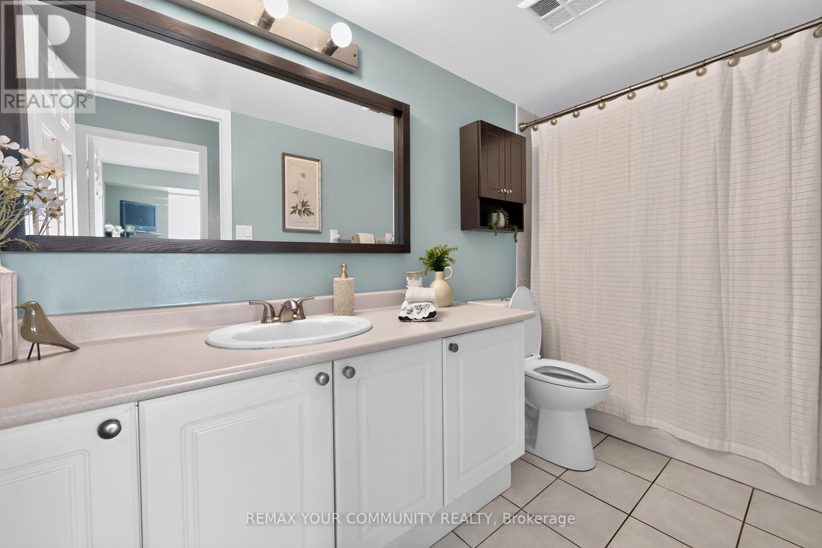 #721 3 ELLESMERE STREET - 26