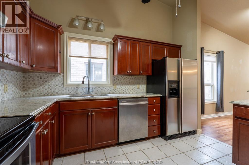 8 MCINTOSH AVENUE - 11