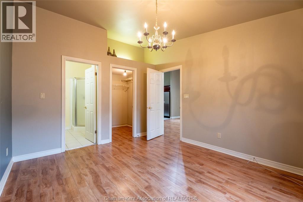 8 MCINTOSH AVENUE - 16