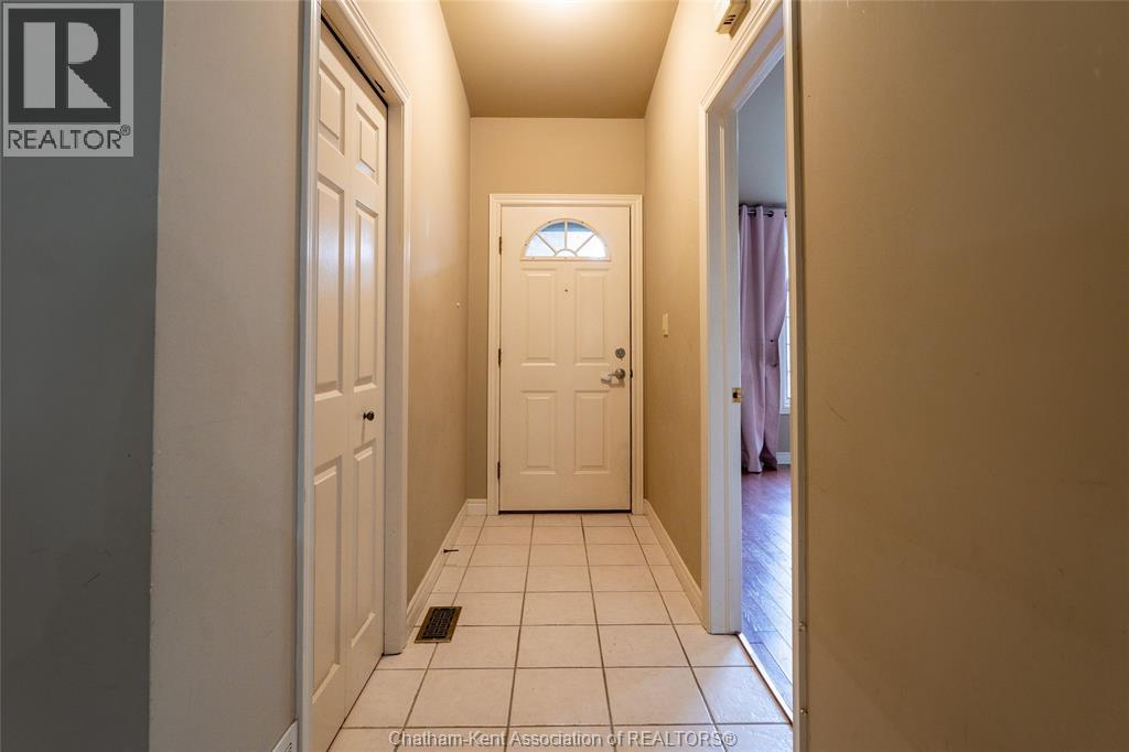 8 MCINTOSH AVENUE - 3