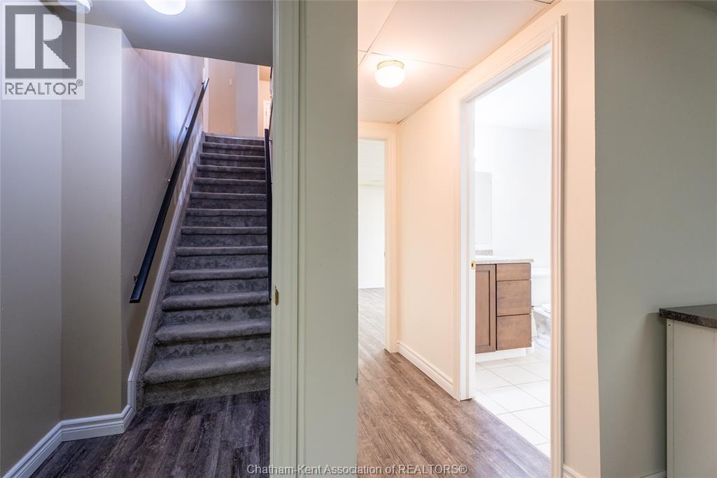 8 MCINTOSH AVENUE - 25