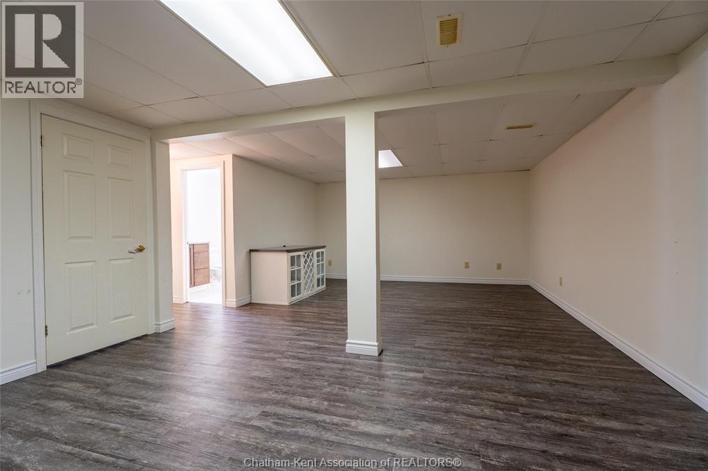 8 MCINTOSH AVENUE - 27