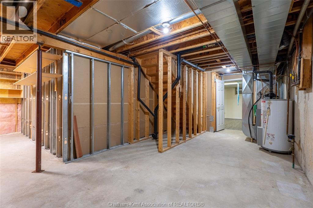8 MCINTOSH AVENUE - 37
