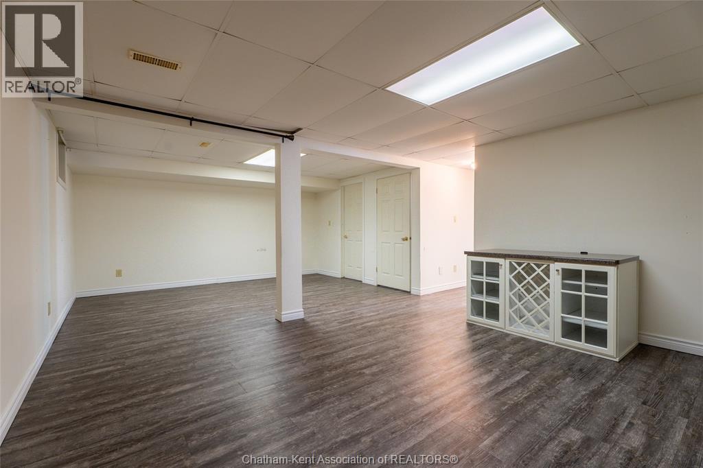 8 MCINTOSH AVENUE - 28