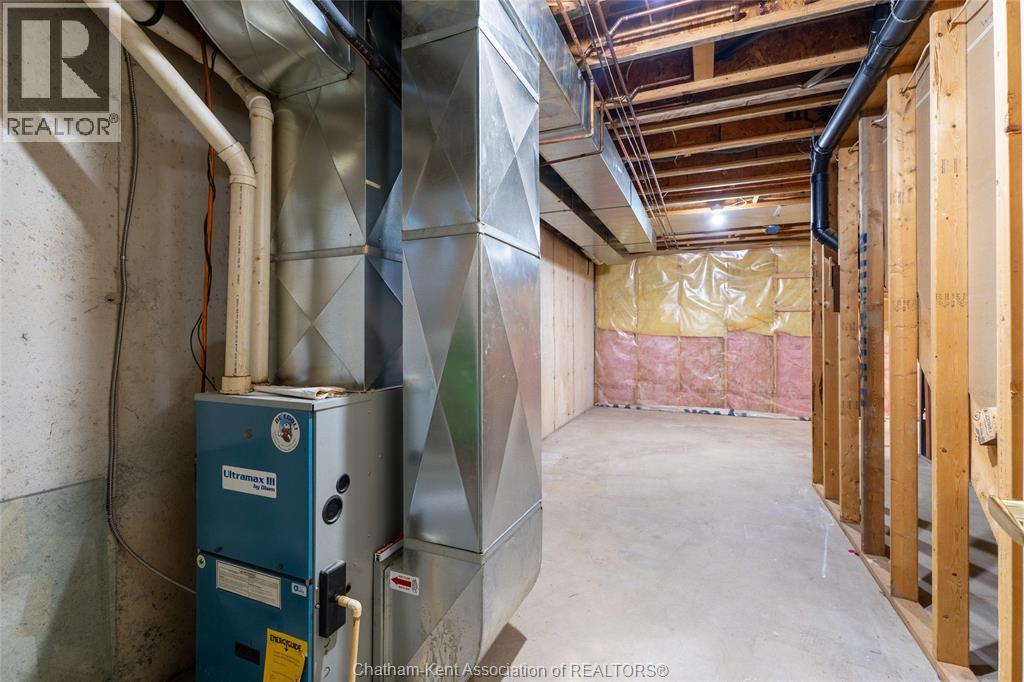 8 MCINTOSH AVENUE - 34