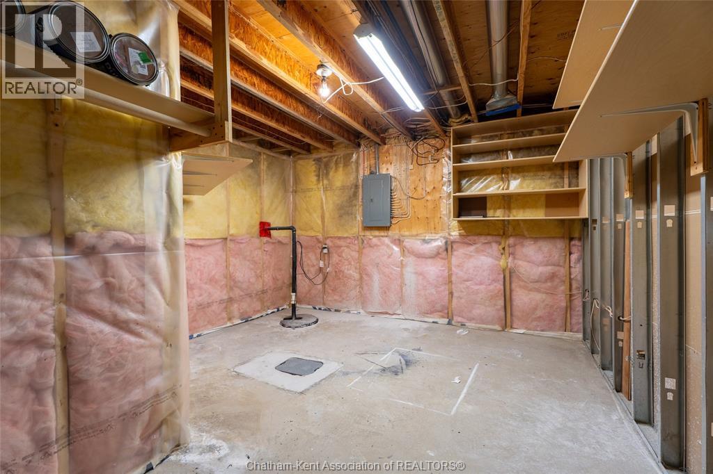 8 MCINTOSH AVENUE - 35