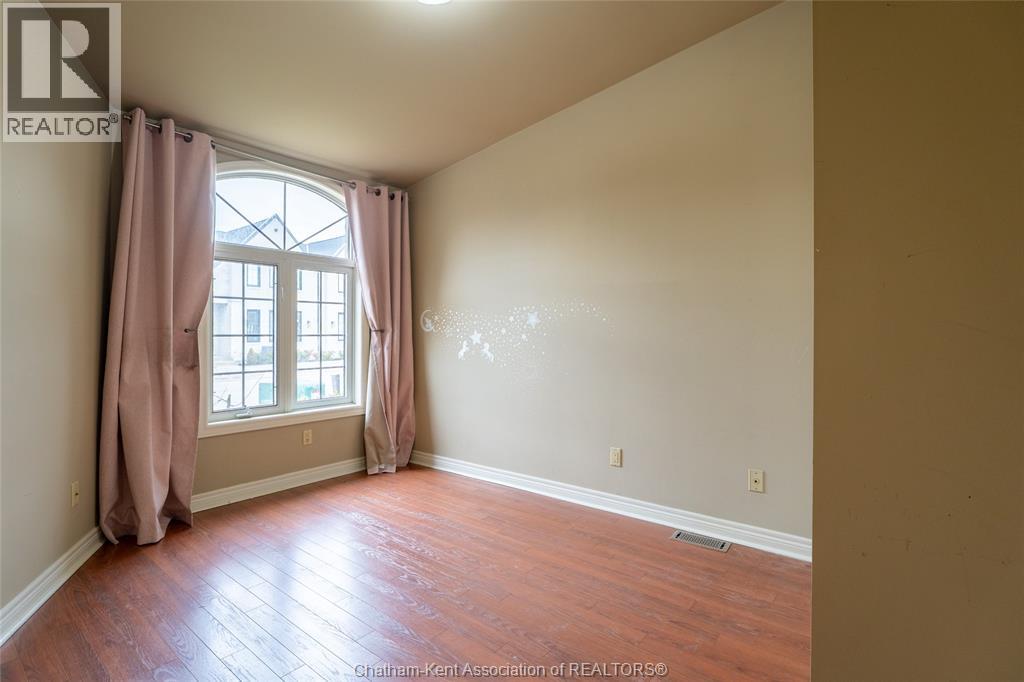 8 MCINTOSH AVENUE - 4