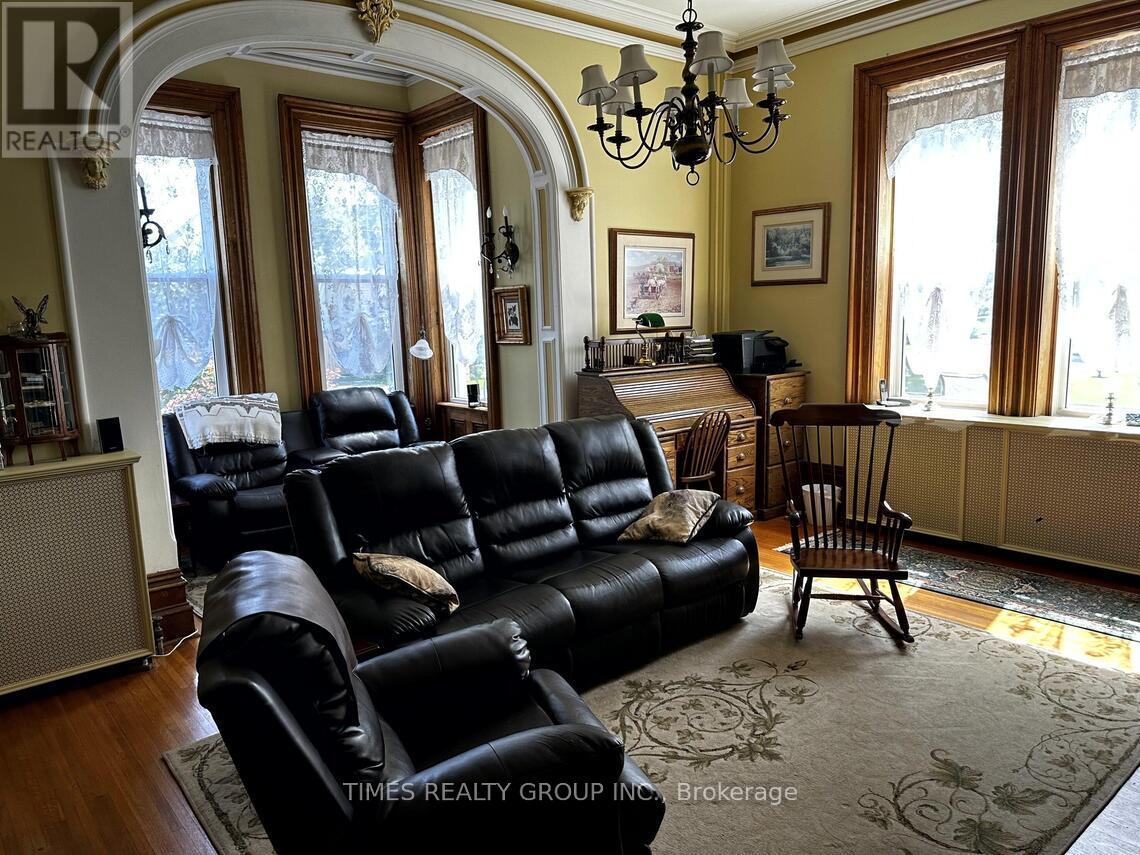 220 HIBERNIA STREET - 5