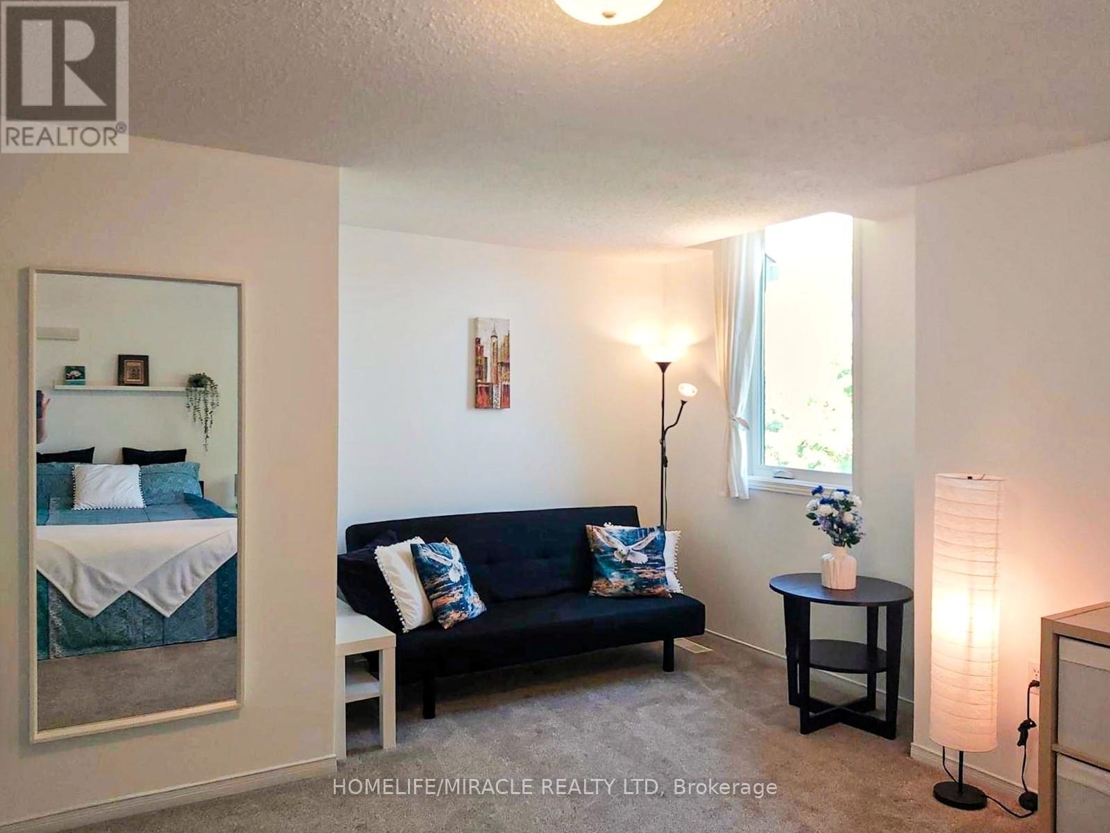 #55 151 CLAIRFIELDS DRIVE E - 27