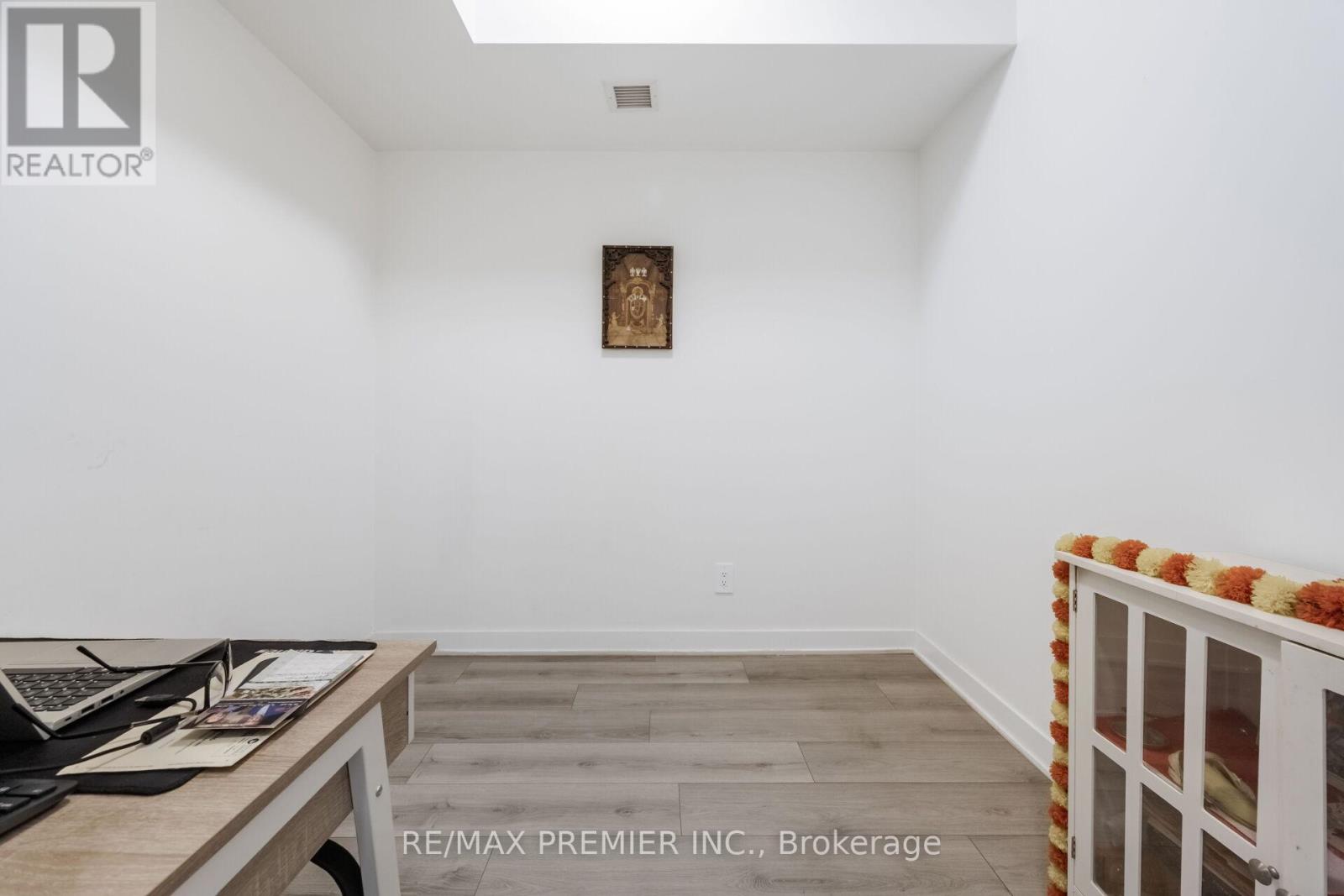 #510 1440 CLARRIAGE COURT - 32