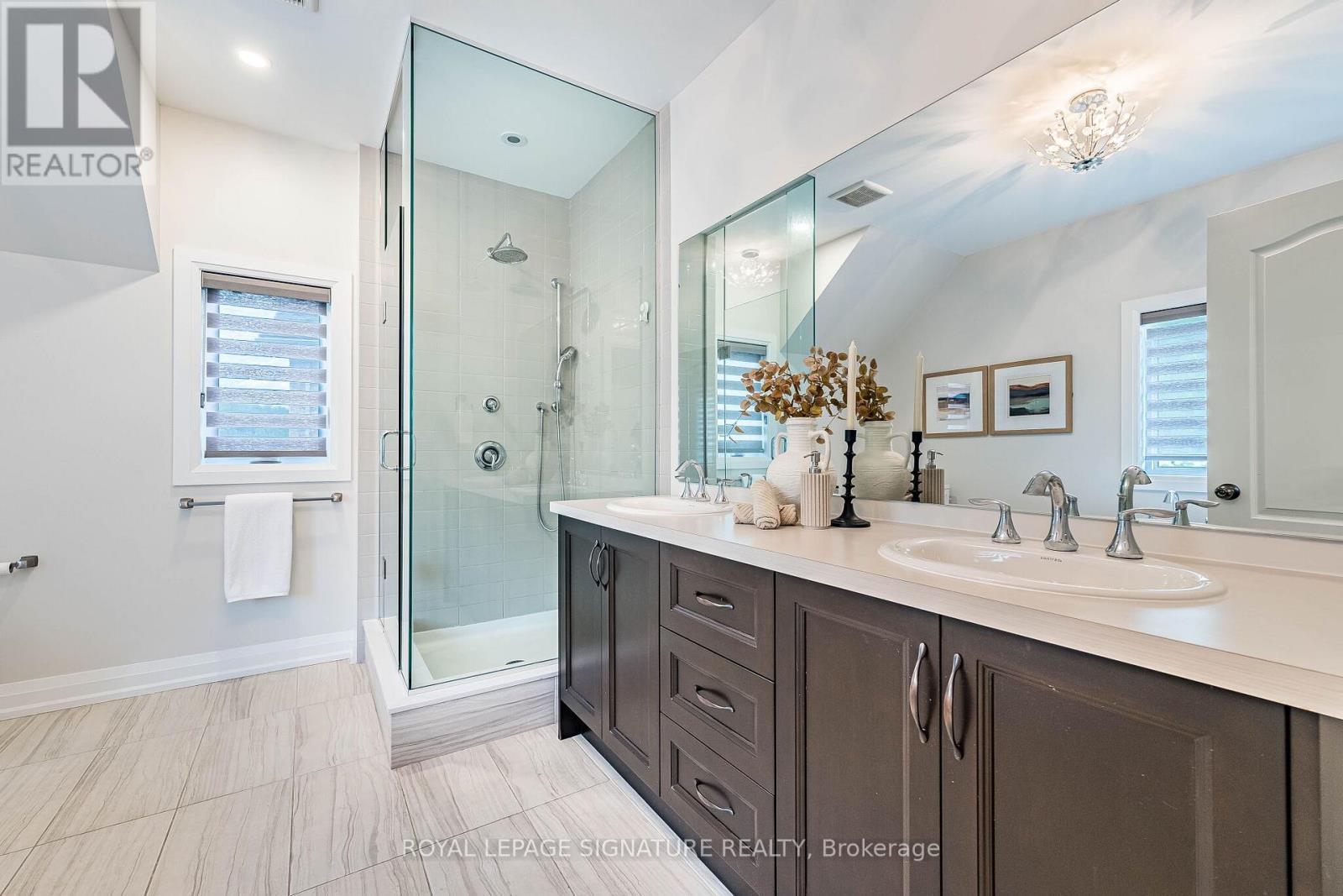 24 FOXTAIL COURT - 23