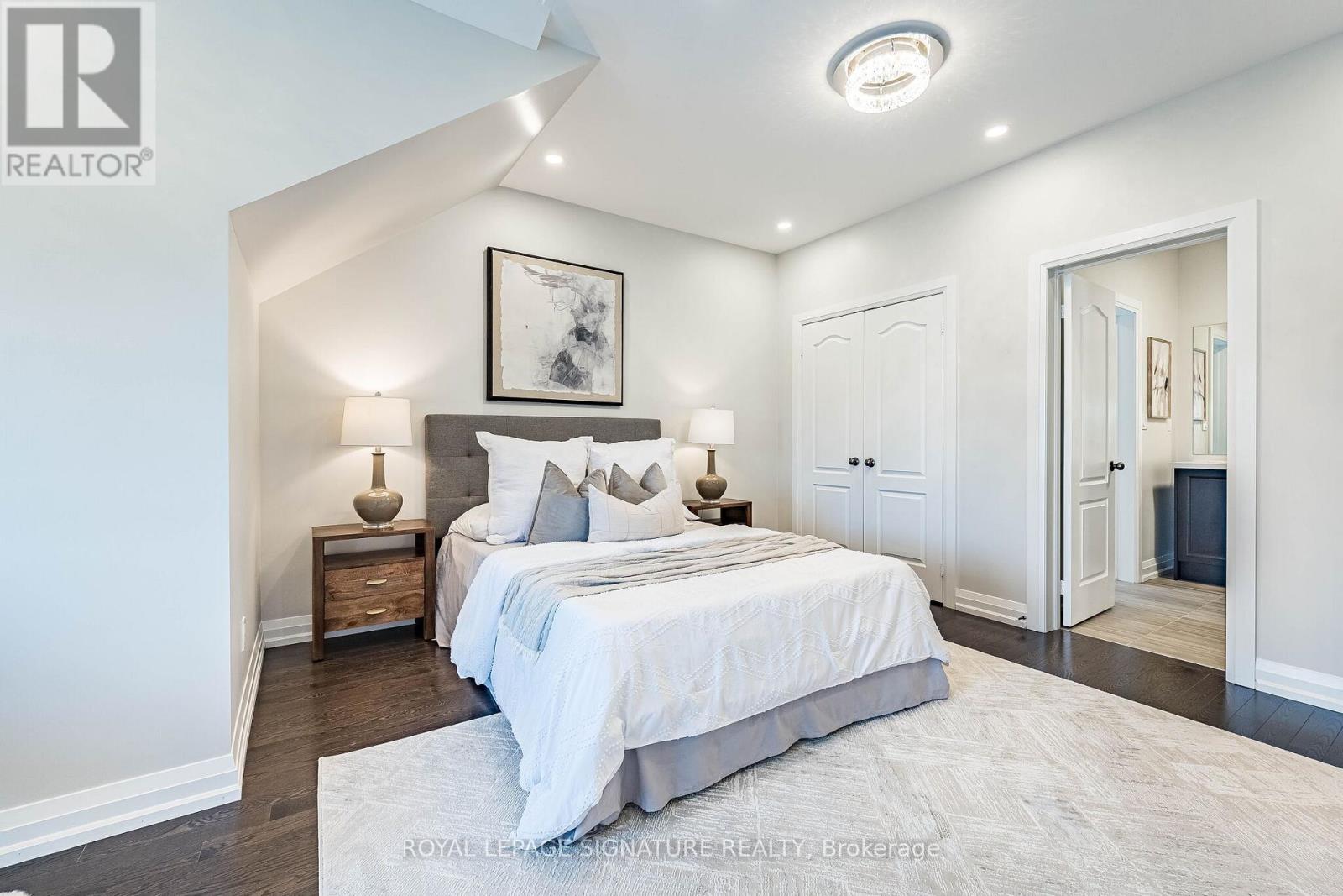 24 FOXTAIL COURT - 32