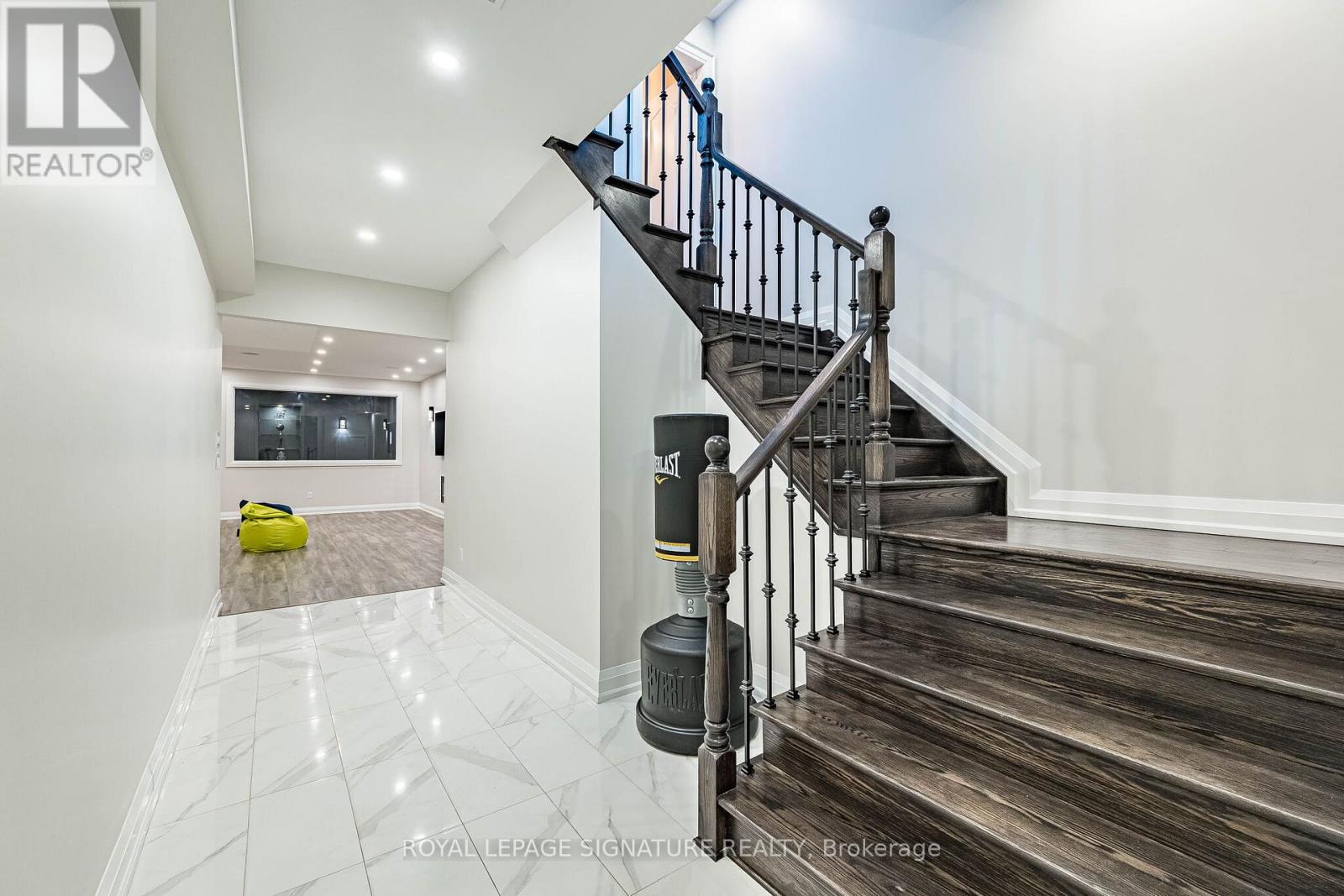 24 FOXTAIL COURT - 36