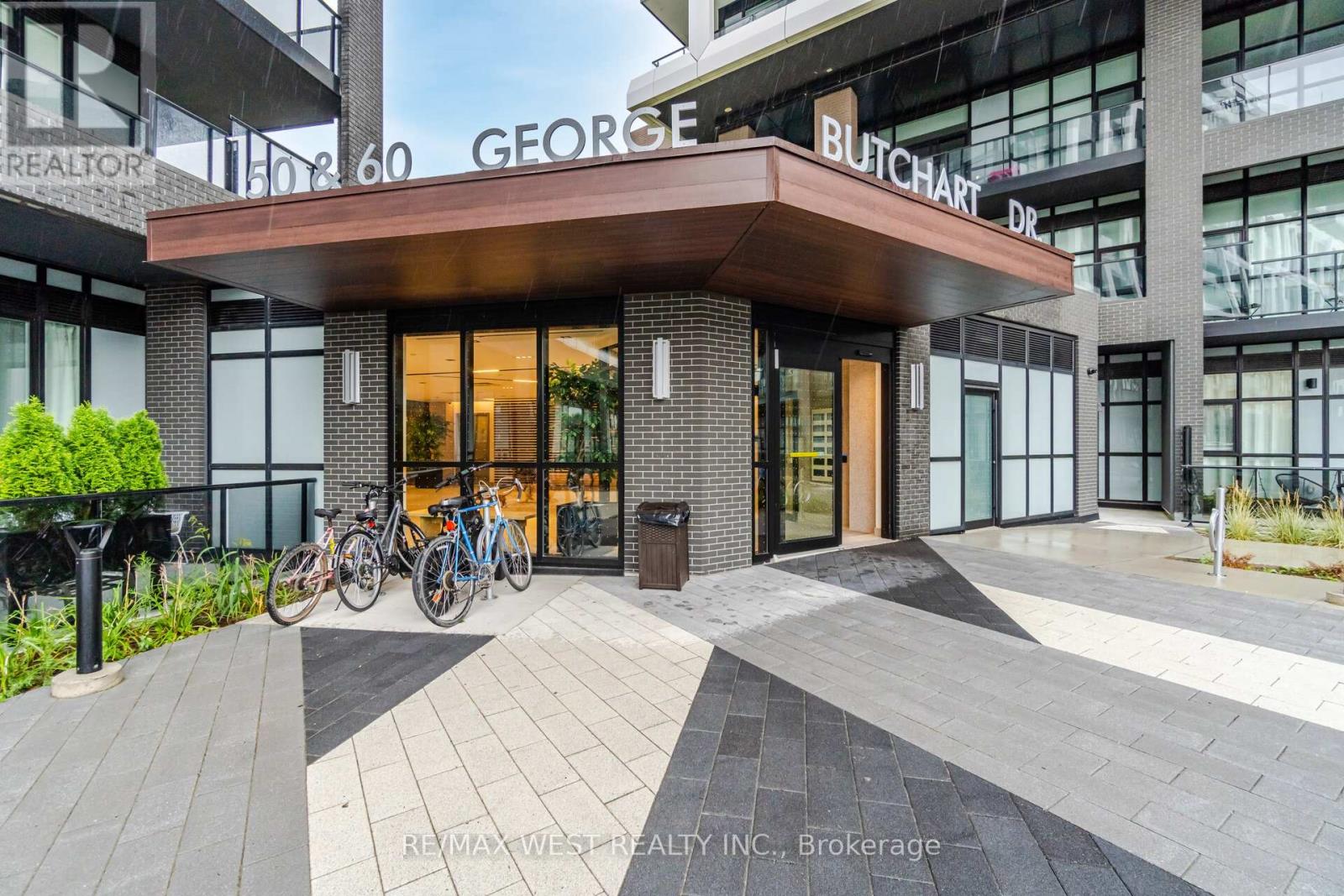 #218 60 GEORGE BUTCHART DRIVE - 1