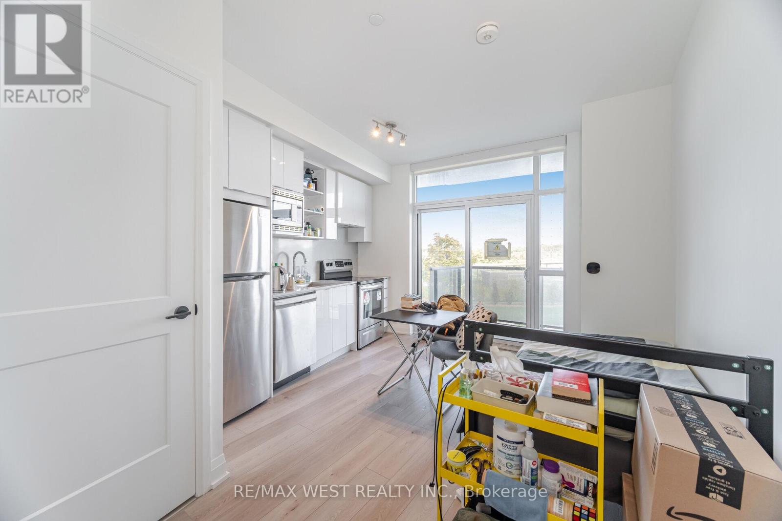 #218 60 GEORGE BUTCHART DRIVE - 10