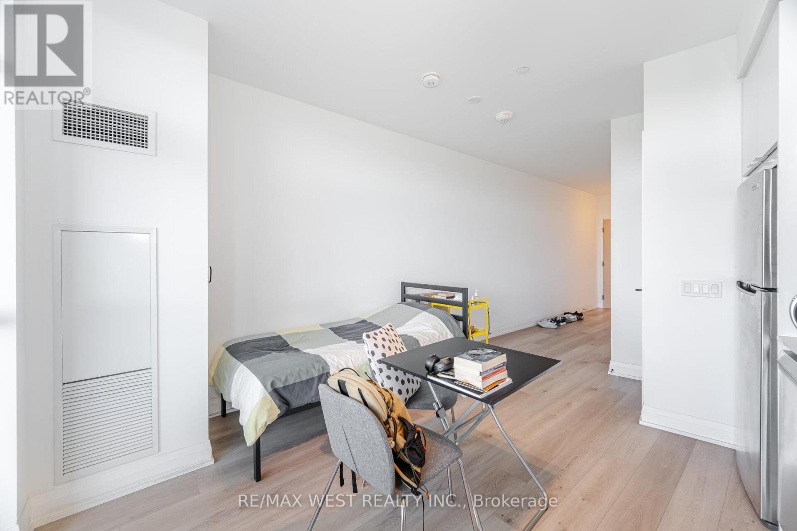 #218 60 GEORGE BUTCHART DRIVE - 12