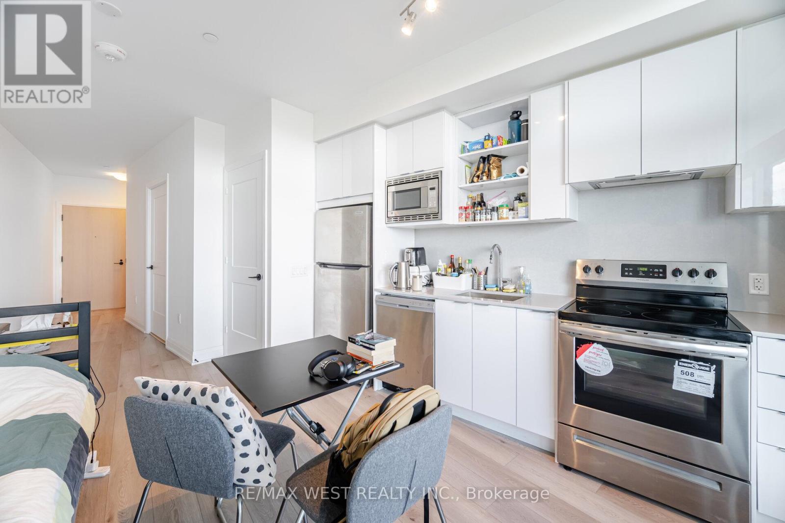 #218 60 GEORGE BUTCHART DRIVE - 13