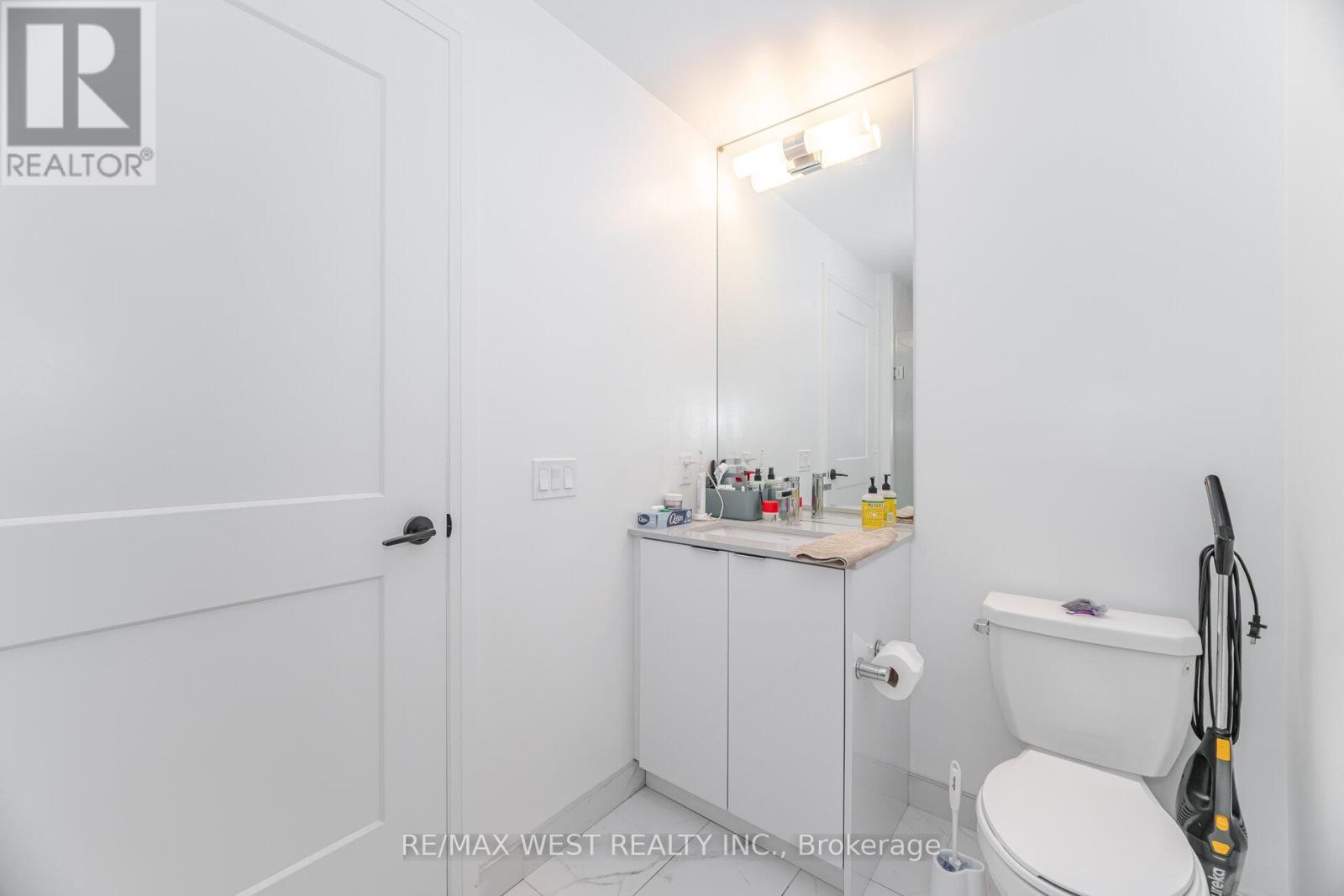 #218 60 GEORGE BUTCHART DRIVE - 17