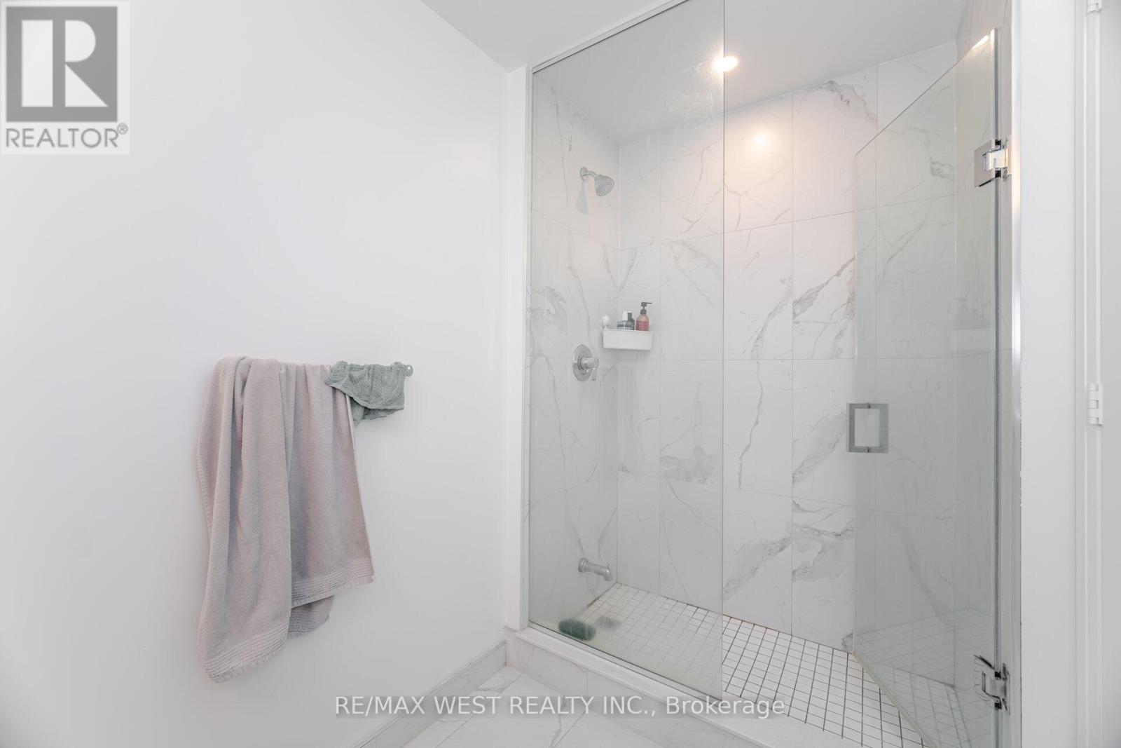 #218 60 GEORGE BUTCHART DRIVE - 18