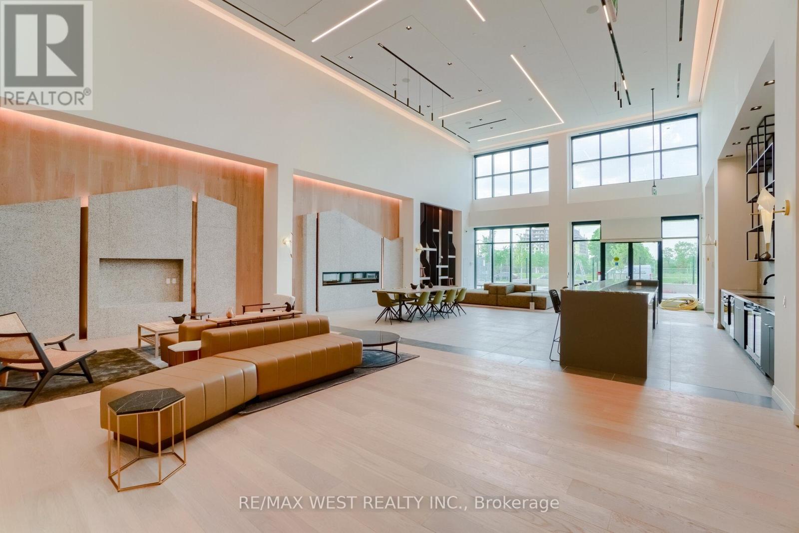 #218 60 GEORGE BUTCHART DRIVE - 24