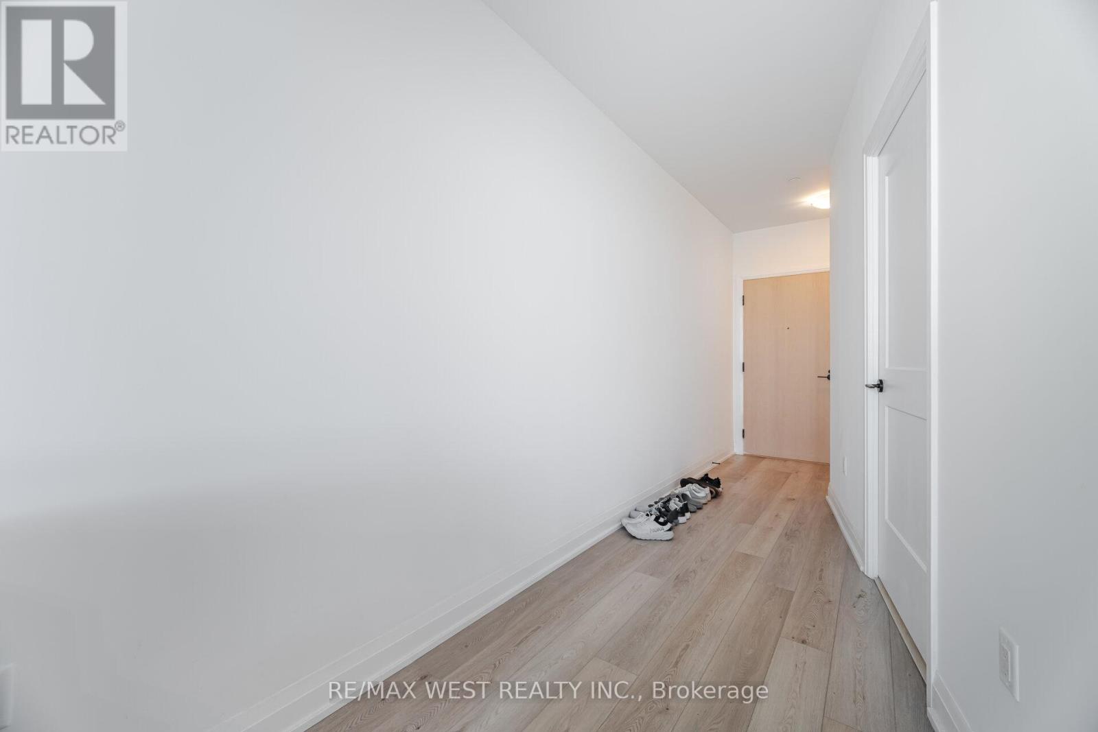 #218 60 GEORGE BUTCHART DRIVE - 9