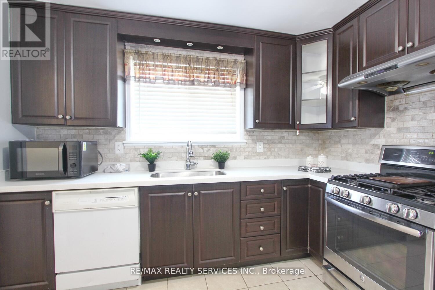 185 EARNSCLIFFE CIRCLE - 16