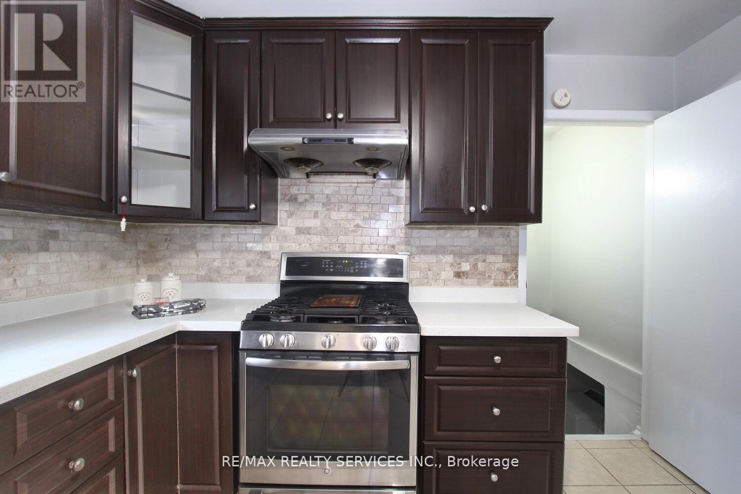 185 EARNSCLIFFE CIRCLE - 17