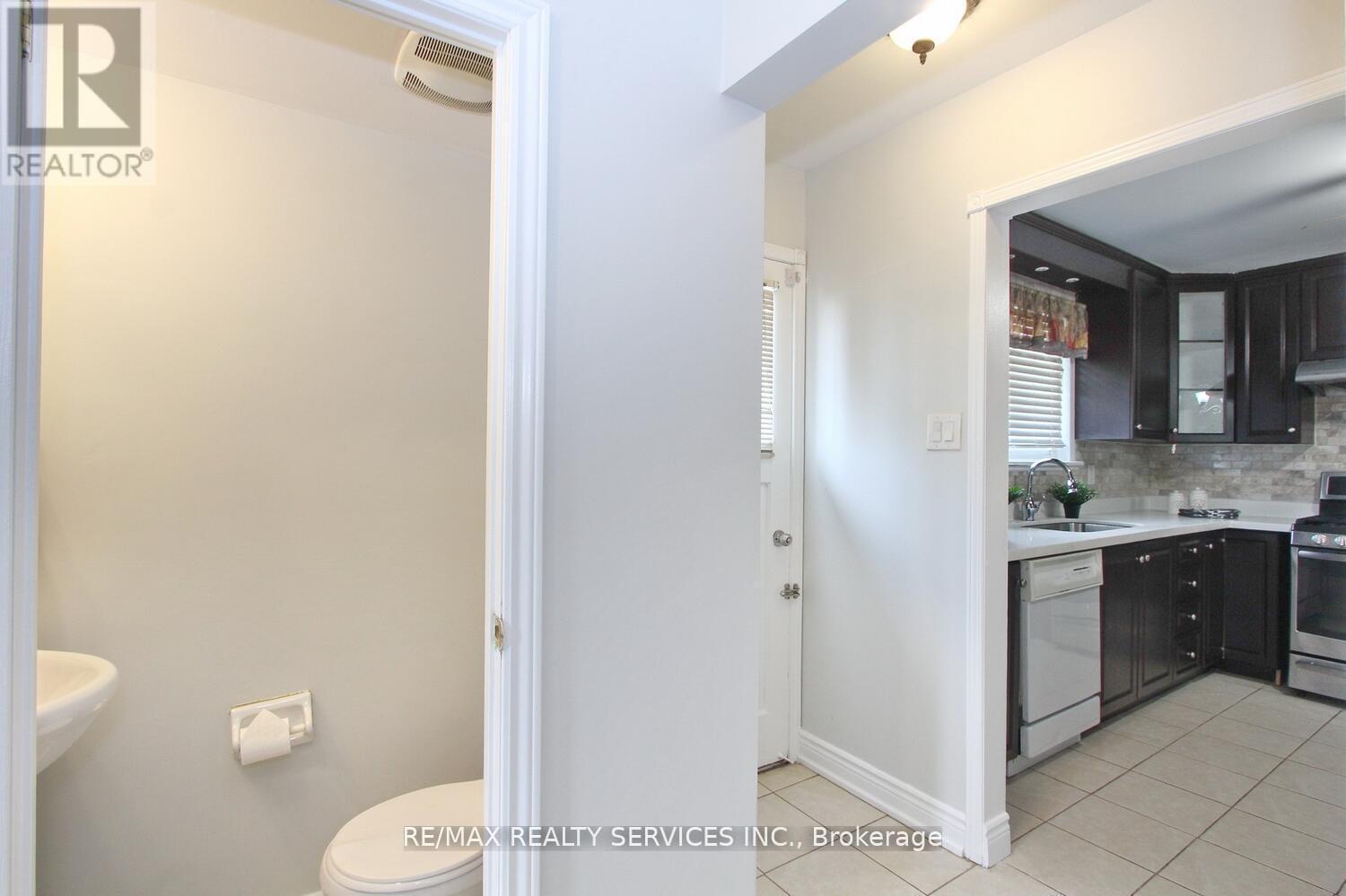 185 EARNSCLIFFE CIRCLE - 18