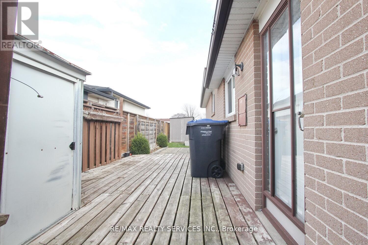 185 EARNSCLIFFE CIRCLE - 43
