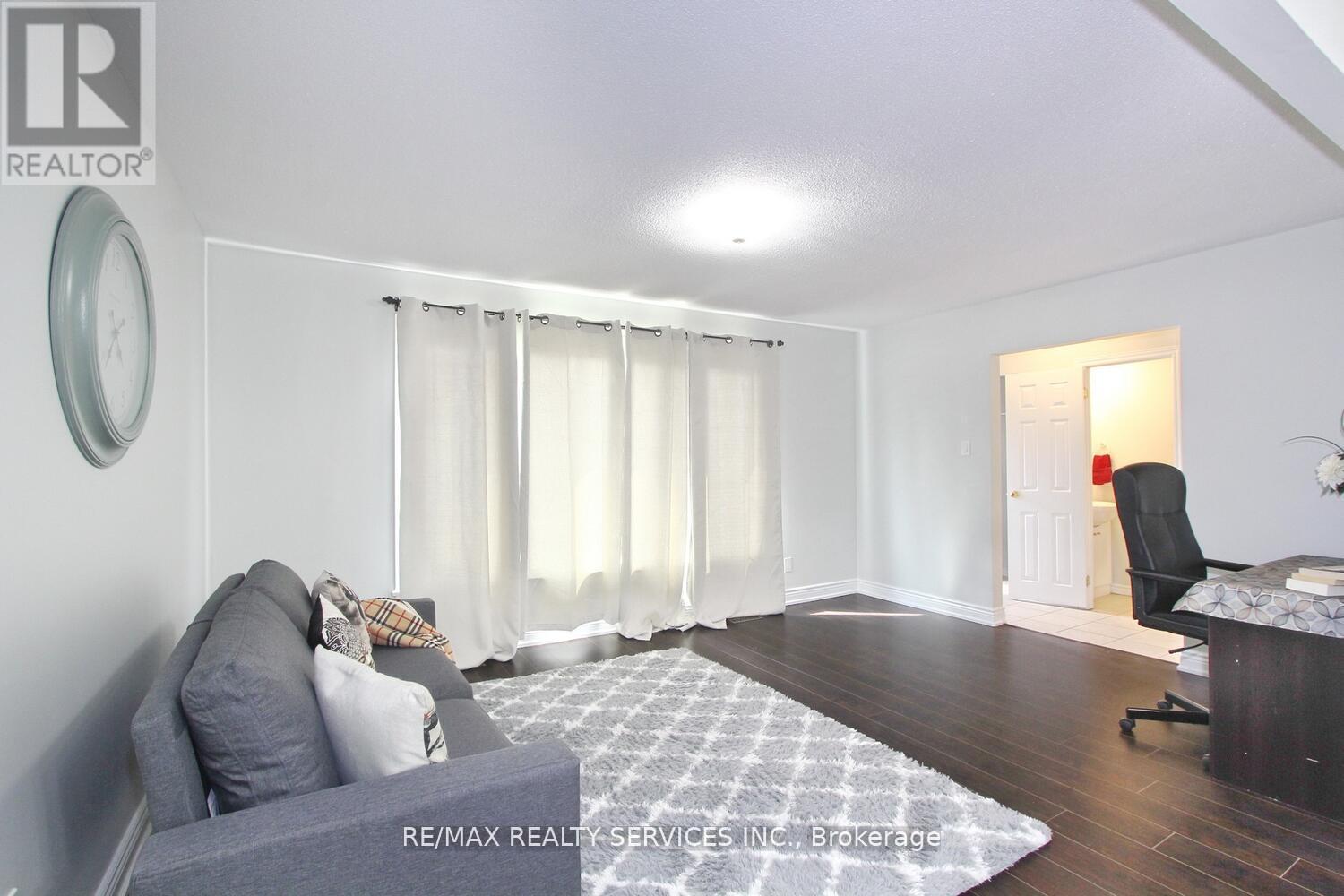 185 EARNSCLIFFE CIRCLE - 9