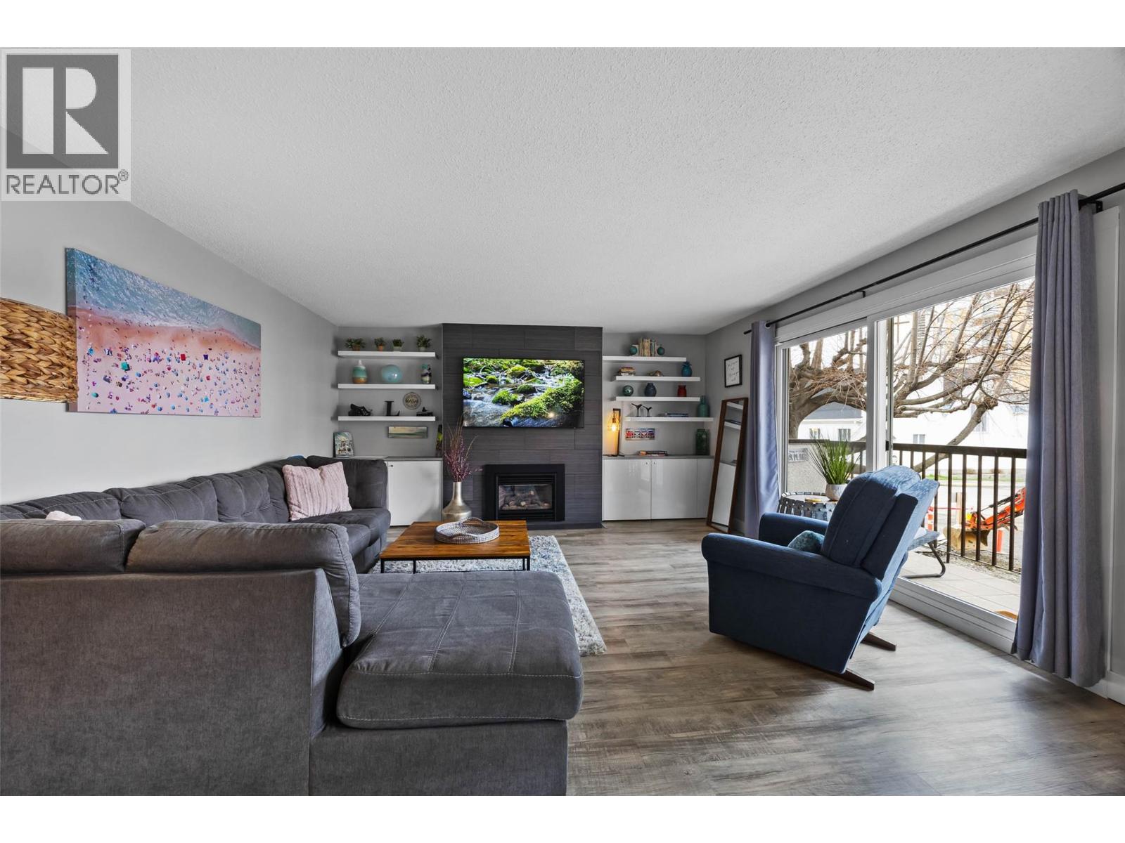 #102 411 NICOLA Street - 4