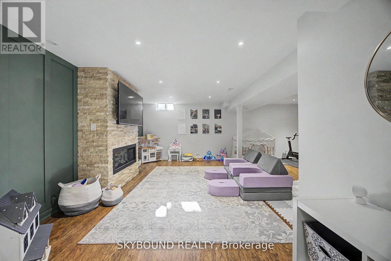 53 DIANA AVENUE - 34
